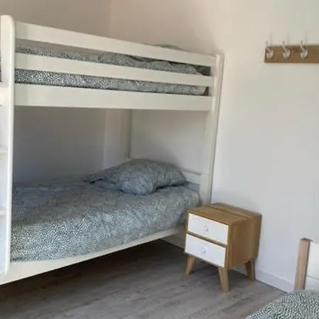 Moderne Pour 8 Pers. A 800m De La Avec Grande Terrasse Et Jardin - Fr-1-778-23